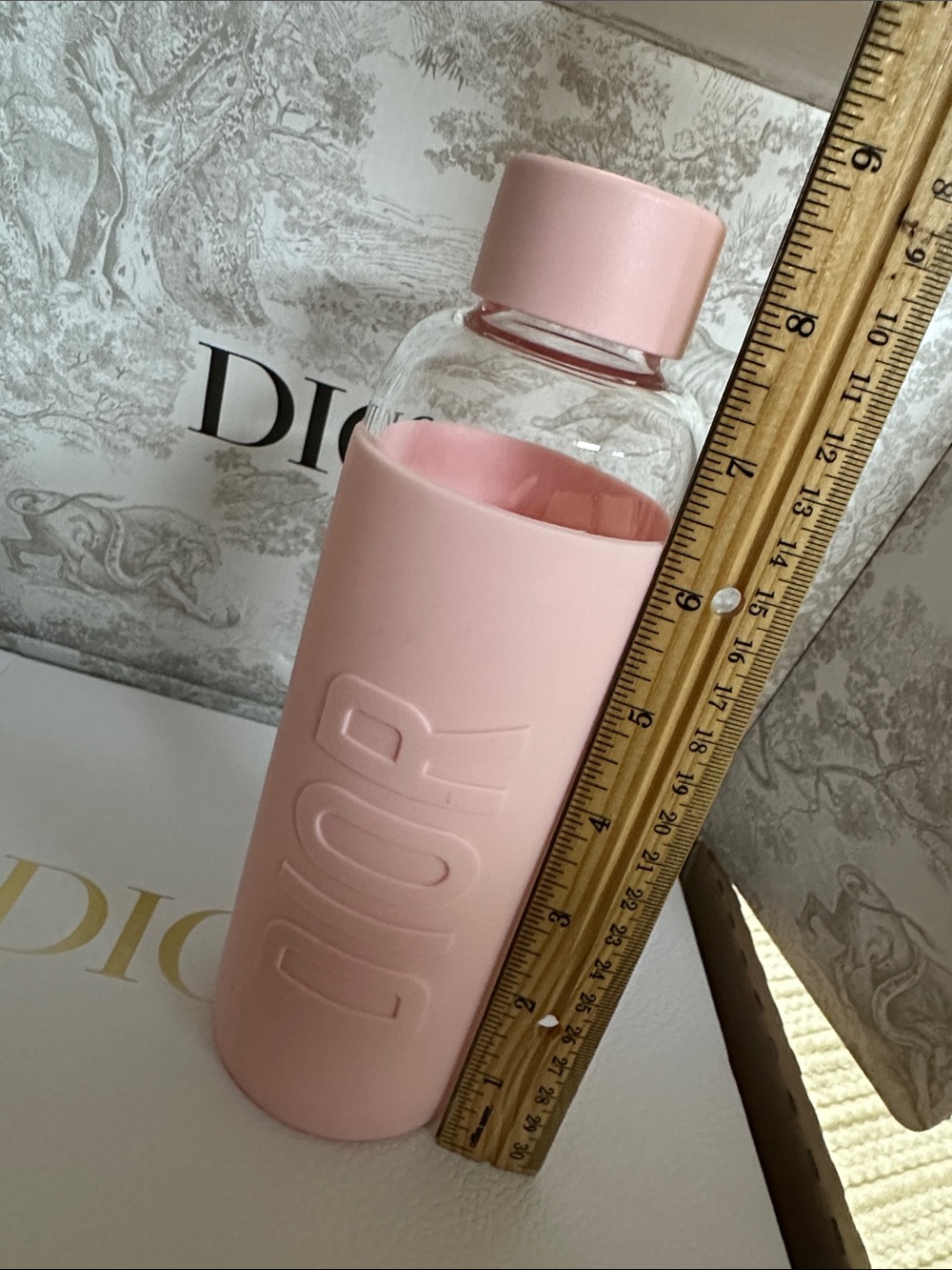 Dior Glass Bottle with Blush Pink Silicone Sleeve -VIP Exclusive 🤩🌸 - Picture 7 of 8